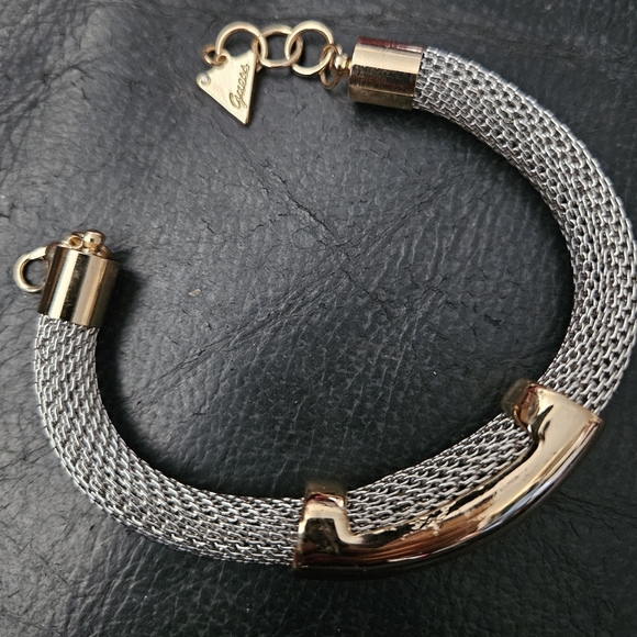 Guess Bracelet Stainless Steel & Gold Embossed Engraved Adjustable Strap Box - Picture 2 of 9